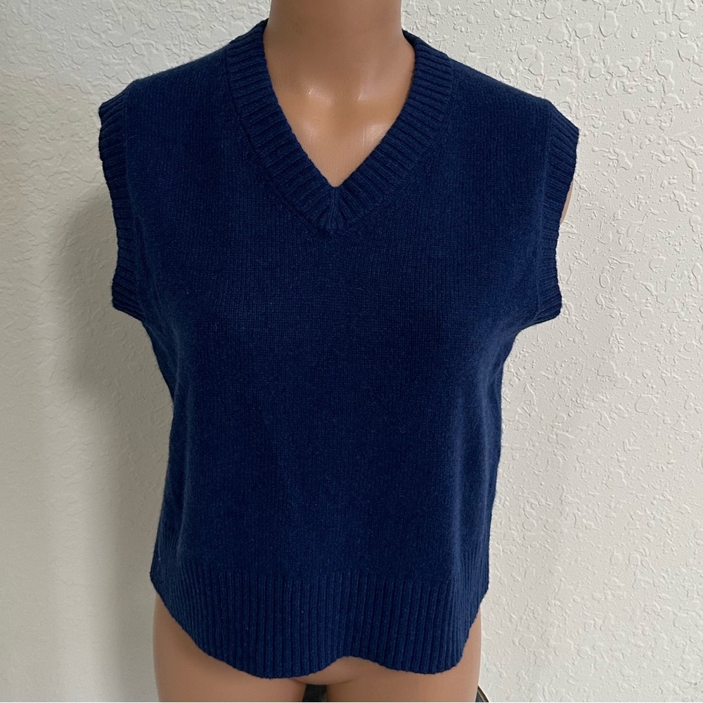 Everlane The Cashmere Vest - Picture 2 of 11